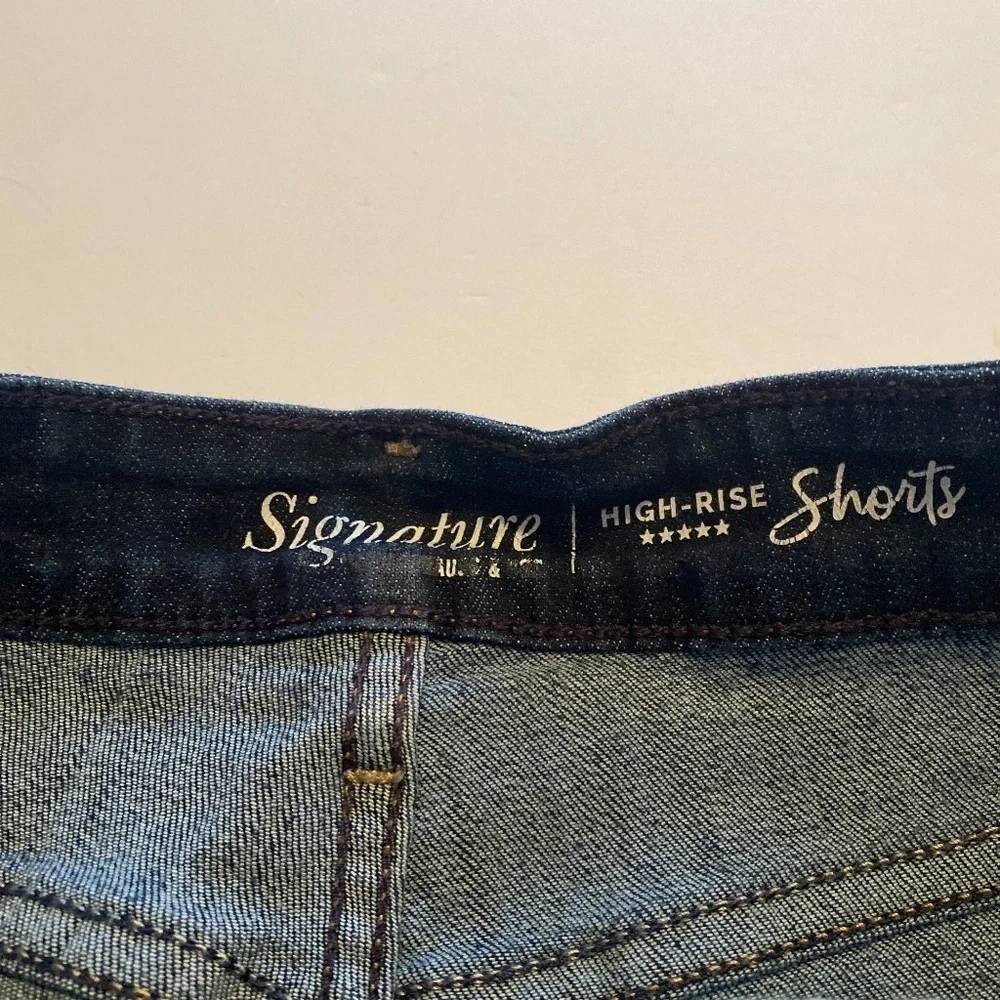 Levi’s Signature High Rise Shorts Size 10